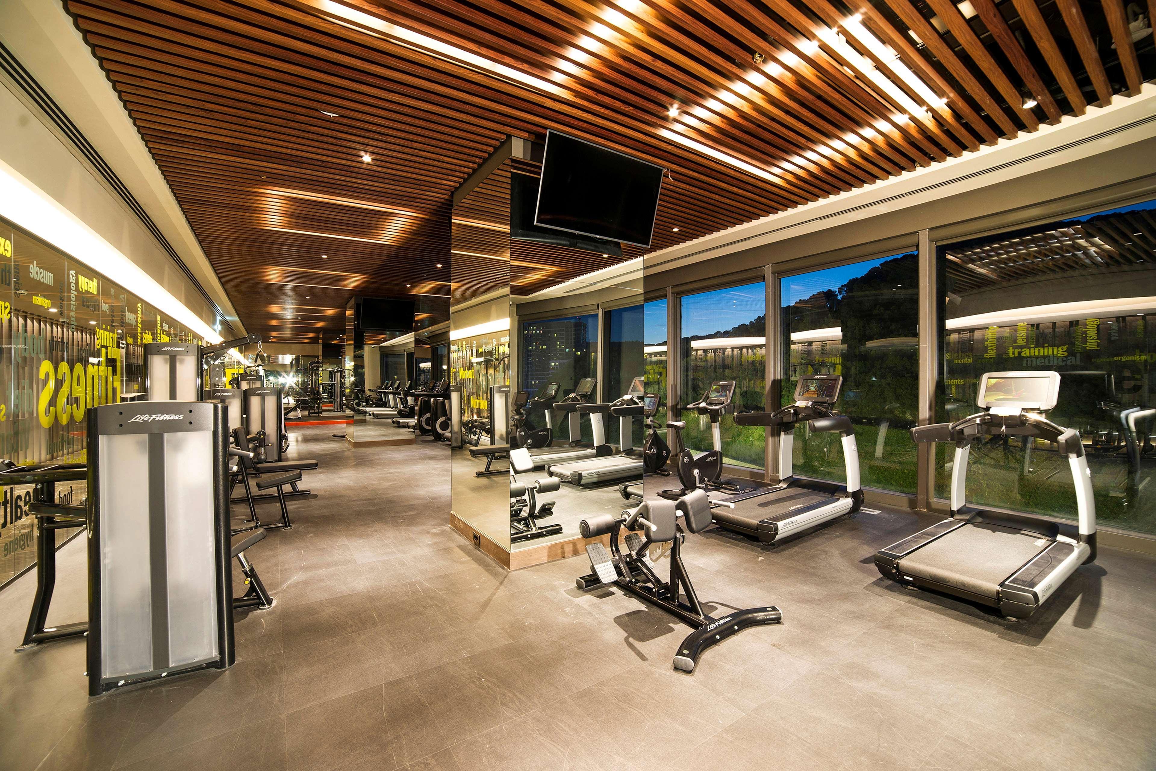 Radisson Collection Hotel, Vadistanbul Exterior photo The gym at The Landmark