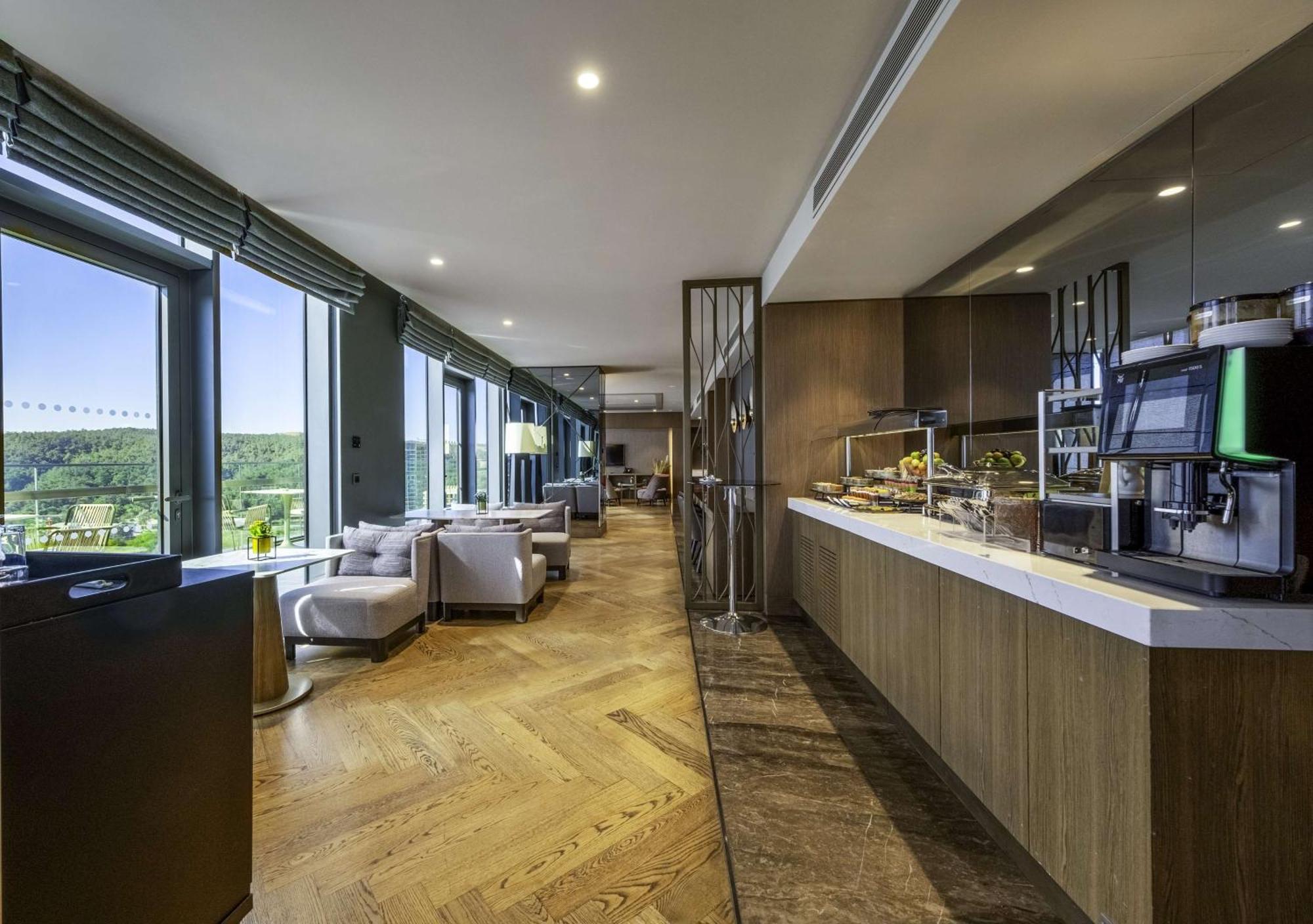Radisson Collection Hotel, Vadistanbul Exterior photo The Club lounge at Beijing Capital International Airport