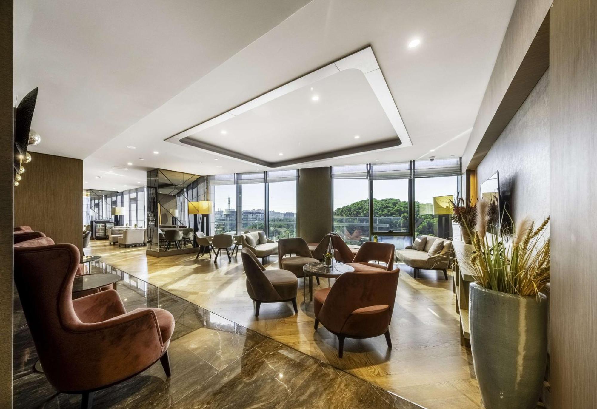 Radisson Collection Hotel, Vadistanbul Exterior photo The lounge at the airport