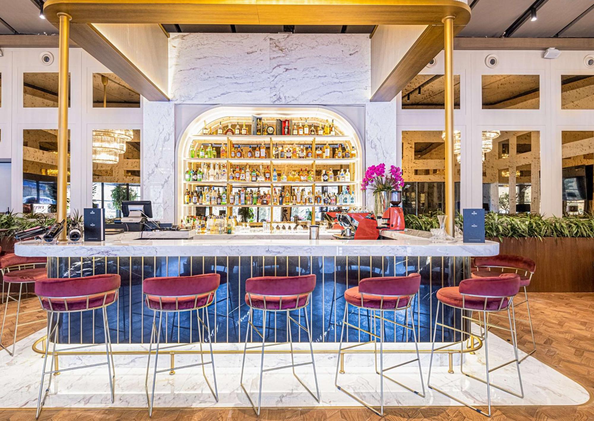 Radisson Collection Hotel, Vadistanbul Exterior photo The bar at the restaurant