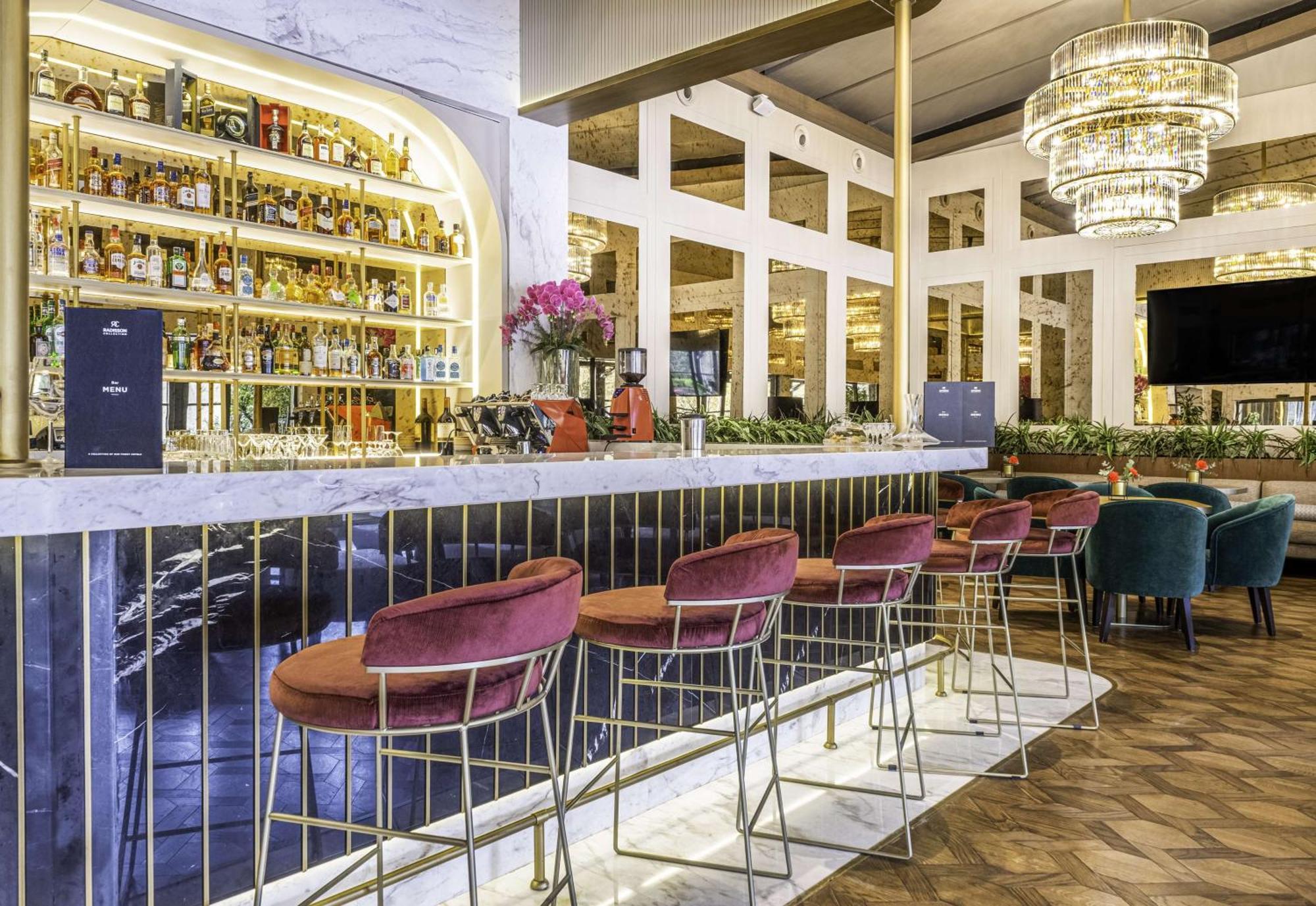 Radisson Collection Hotel, Vadistanbul Exterior photo The bar at the restaurant